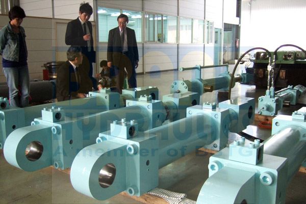 JOHS 110 hydraulic cylinder with sensor