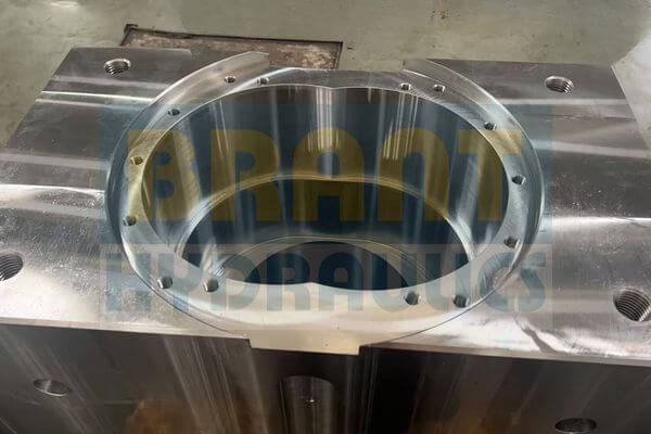 Bending block with precion machining