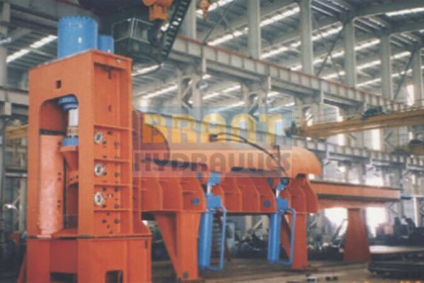 Hydraulic cylinder for scrap shear baler machine