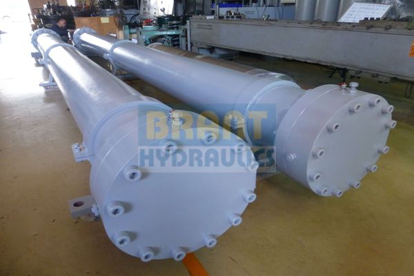 finishing mill roller change cylinder