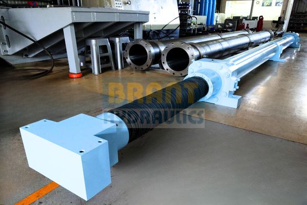 roller change hydraulic cylinder