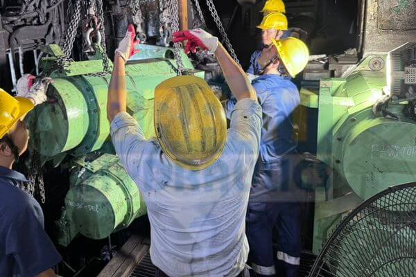 work roll shift cylinder